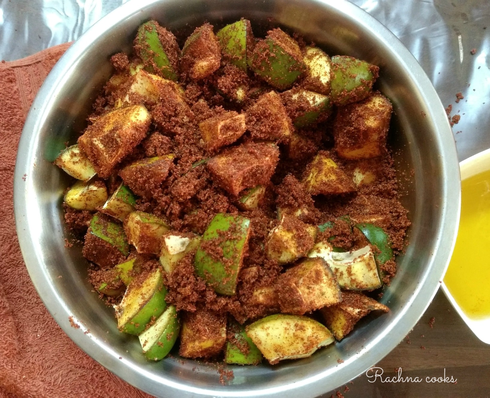 Receta de encurtidos de mango picantes estilo Andhra | Receta Avakaya (paso a paso)