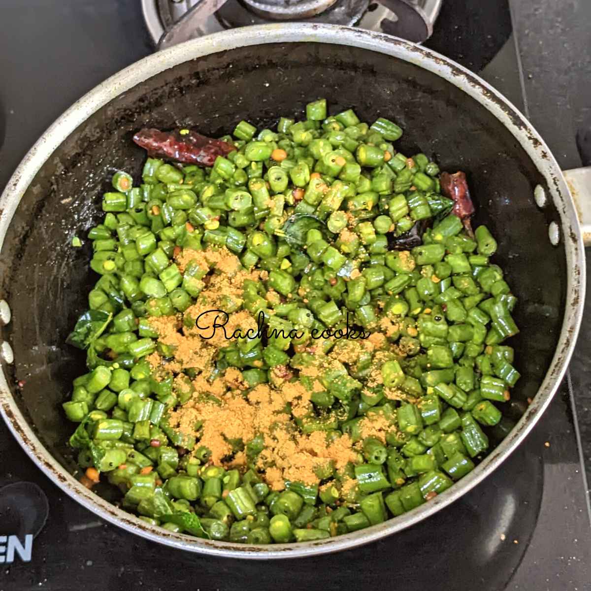 Frijoles Poriyal | Beans Palya (Judías verdes revueltas con coco)