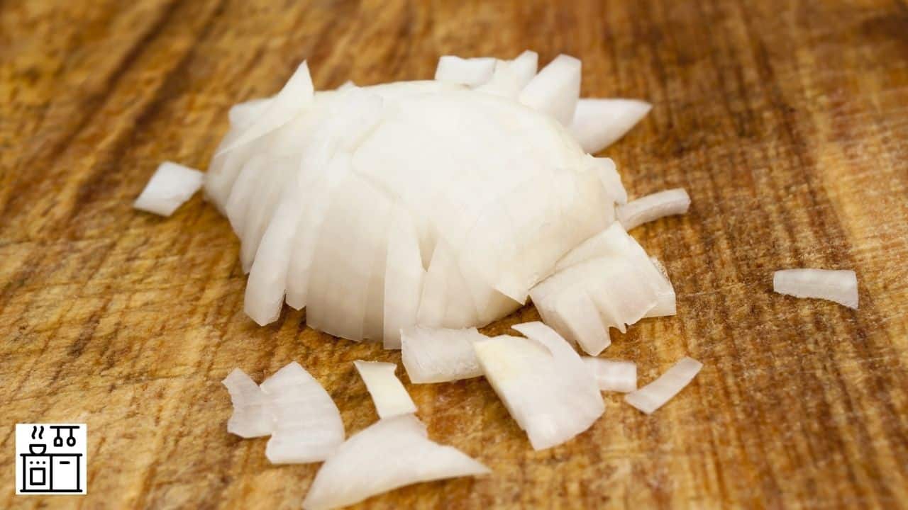 ¿Puedes congelar cebollas picadas? [Best Way To Freeze Them]