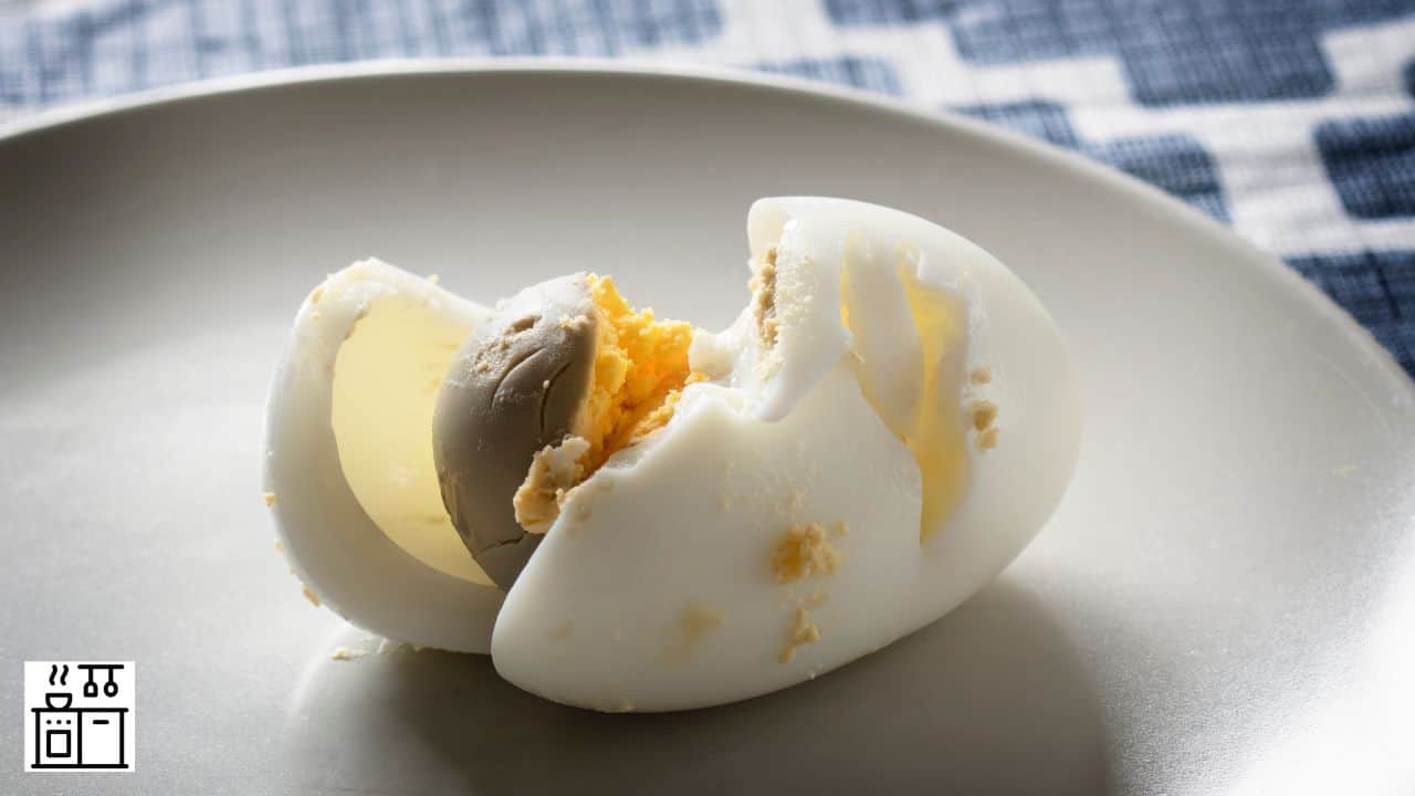 ¿Por qué los huevos duros tienen yemas grises? [Simple Explanation]