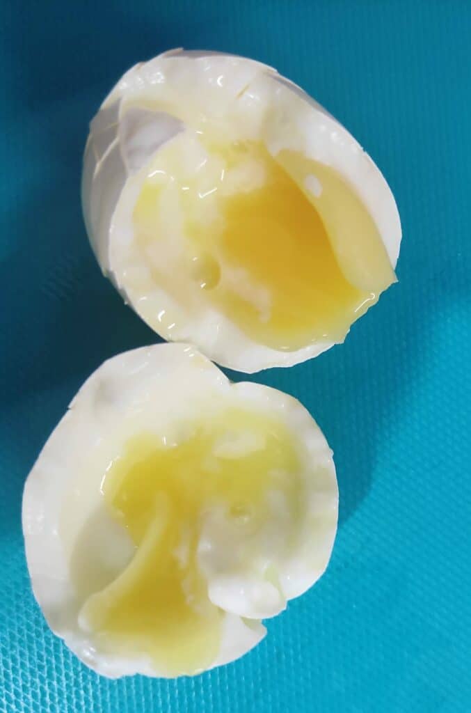 ¿Puedes cocinar huevos en la freidora? ¡Huevos duros y blandos!