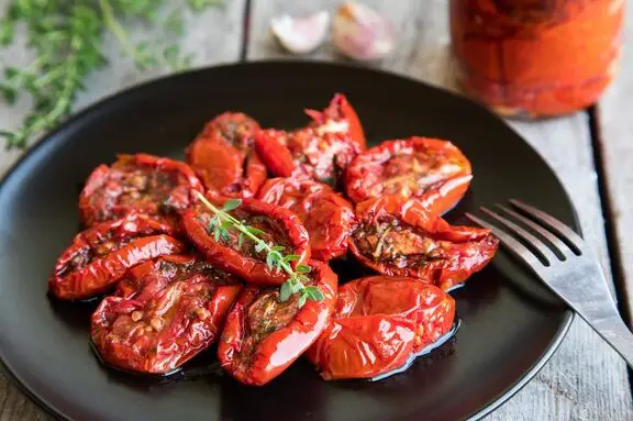 Cómo almacenar y congelar tomates secados al sol |