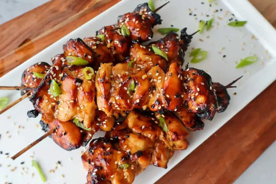 Brochetas de pollo fáciles, freidora, chile dulce, miel, ajo - Golden ...