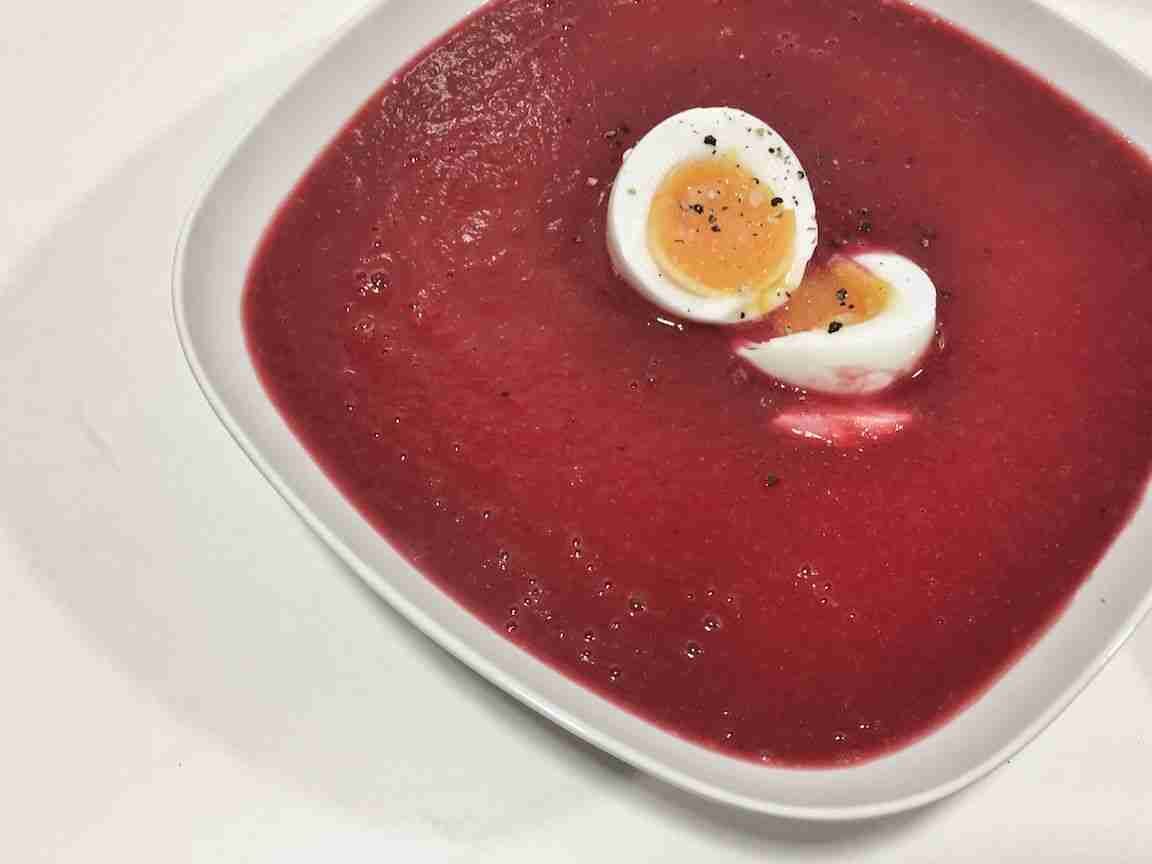 Crema de remolacha con manzana y curry