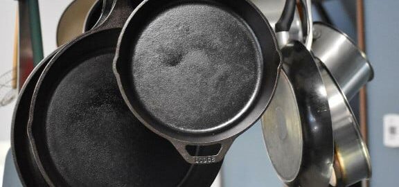 Por qué no deberías meter ciertas cacerolas en el lavavajillas - Utopía