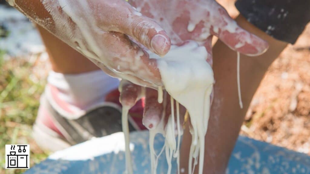 ¿La maicena se disuelve en agua? (¿Agua caliente, agua fría?)